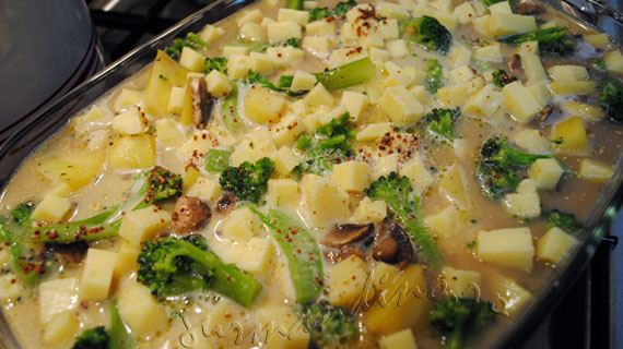 Frittata cu broccoli, ciuperci, cartofi si branza Cedar / Broccoli, mushrooms, potato and Cheddar cheese frittata