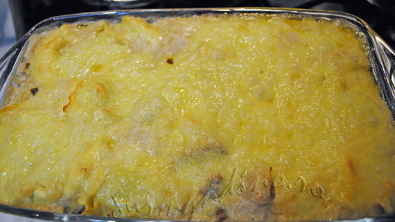 Tortellini al forno cu telina si ciuperci / Spinach and ricotta tortellini with celery and Cheddar chese