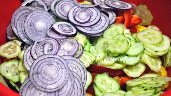 Salata rapida de paste, sunca si legume