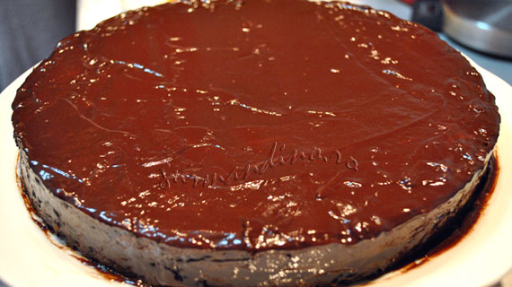 Tort Sacher - deliciu austriac cu ciocolata
