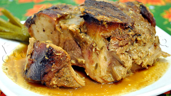 Reteta de friptura din pulpa de porc, la cuptor, cu usturoi, miere, mustar si rozmarin