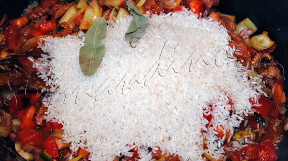 Arroz con Pollo - reteta spaniola de orez cu pui, paste si legume