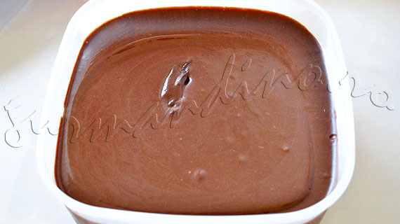 Reteta Inghetata Gianduja (ciocolata neagra cu pasta de alune de padure)