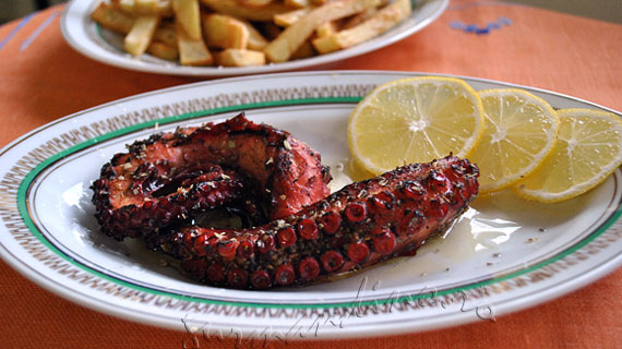Caracatita la gratar - deliciu clasic grecesc / Grilled octopus - greek recipe