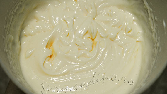 Inghetata de vanilie cu cirese si lichior