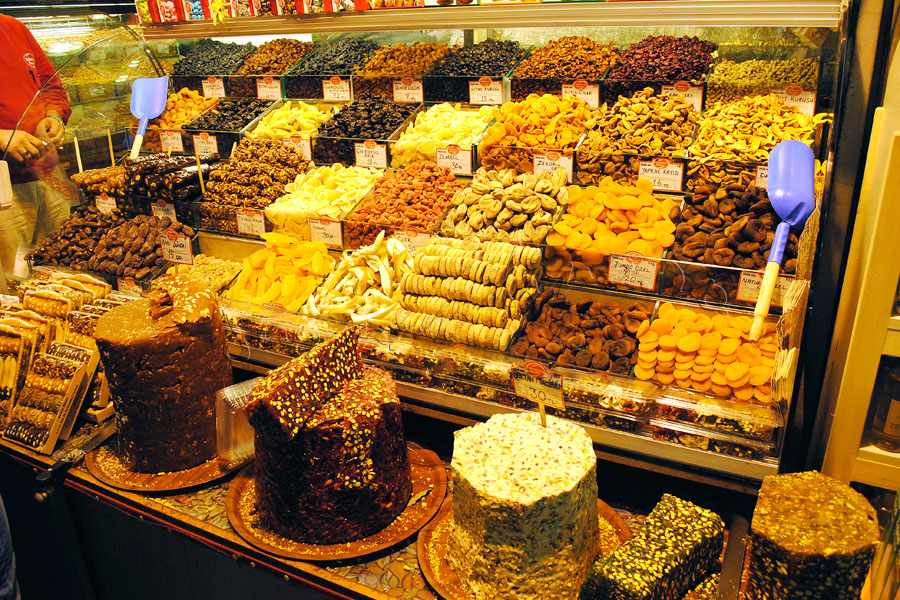 Piata de condimente din Istanbul, paradisul mirodeniilor