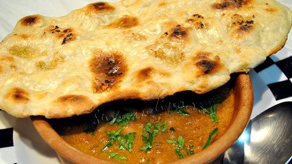 Naan cu usturoi - delicioasa pita indiana