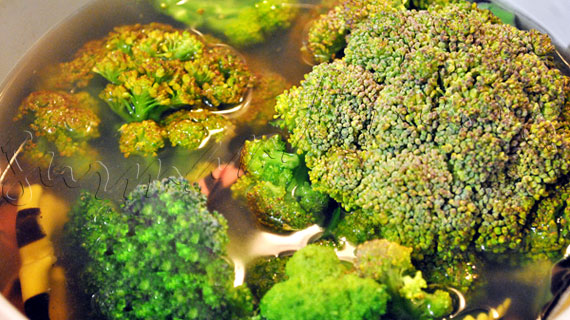 Reteta de gratin de paste cu somon, broccoli, ansoa si rosii uscate in soare