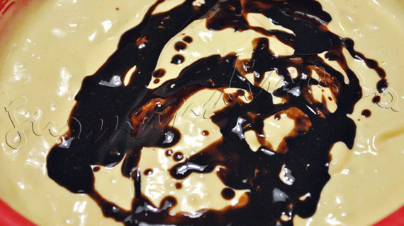 Reteta de tort - Dom din mousse de ciocolata cu crema de frisca cu cacao si carlionti de ciocolata