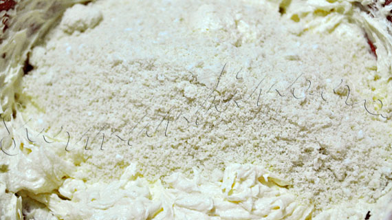 Desert frantuzesc: Mini-tarte cu crema frangipane (de migdale) si capsune macerate in Grand Marnier